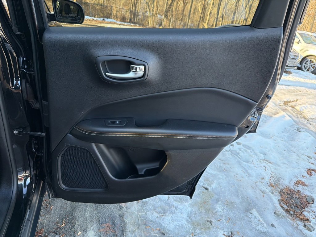 Used 2018 Jeep Compass Latitude w/ Popular Equipment Group image 12