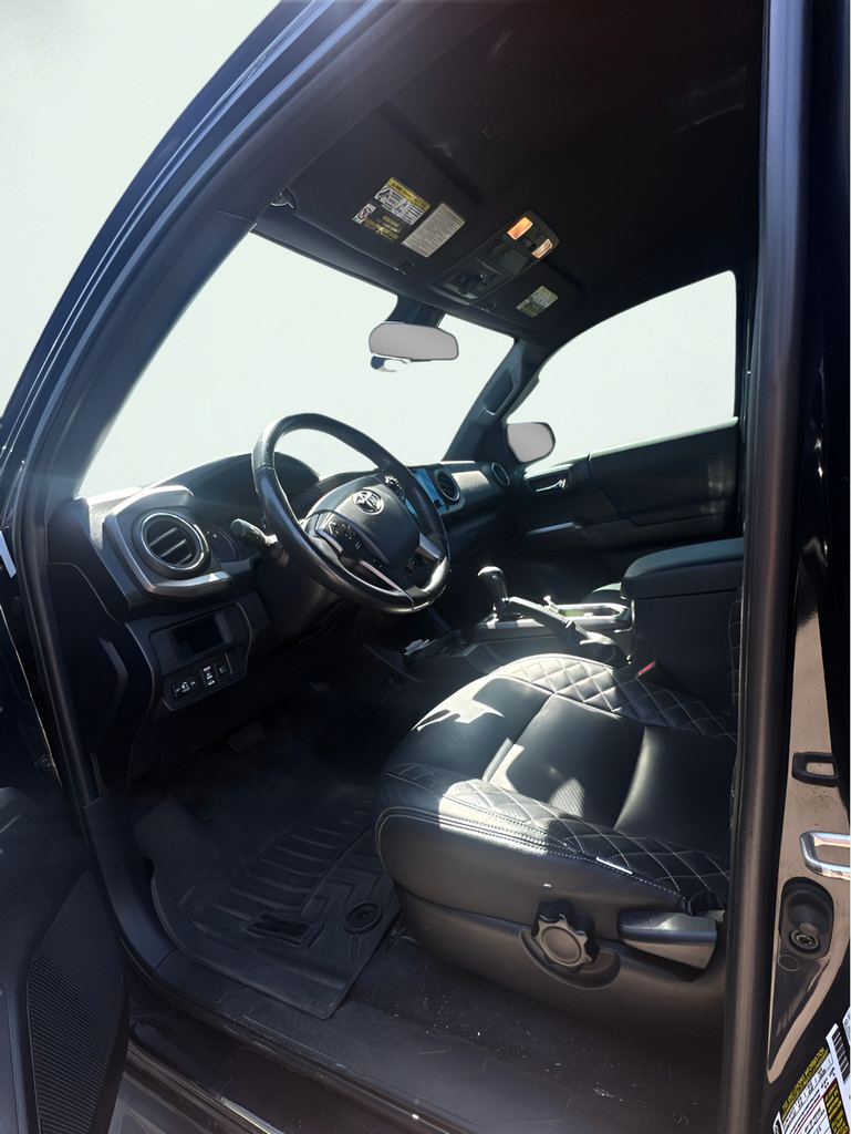 Used 2019 Toyota Tacoma TRD Off-Road w/ Technology Package AWD/4WD image 11