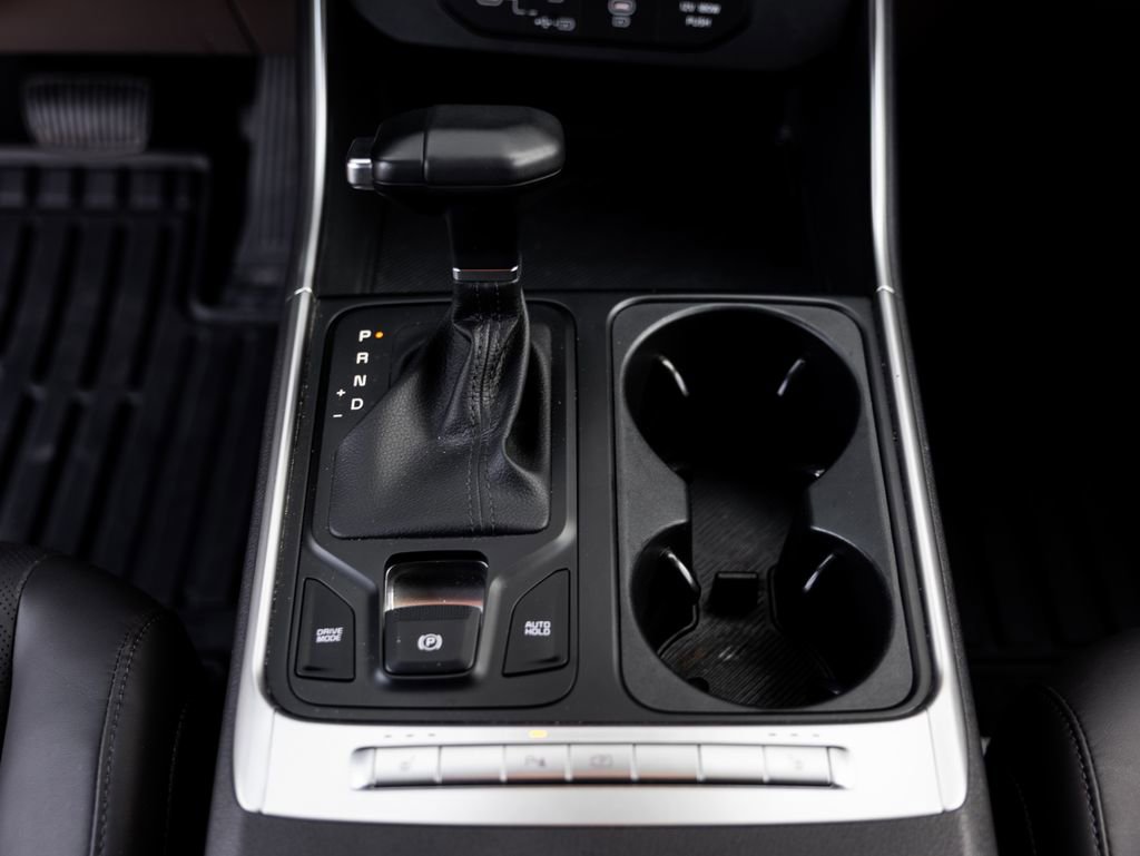 Used 2025 Kia Carnival image 21