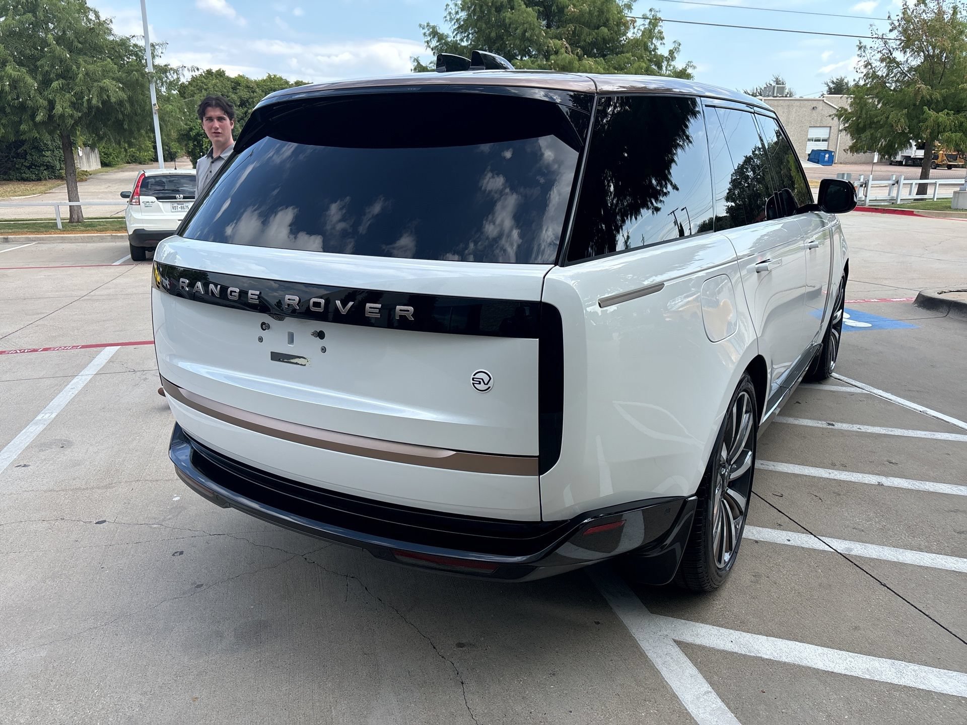 Used 2024 Land Rover Range Rover SV AWD/4WD image 9