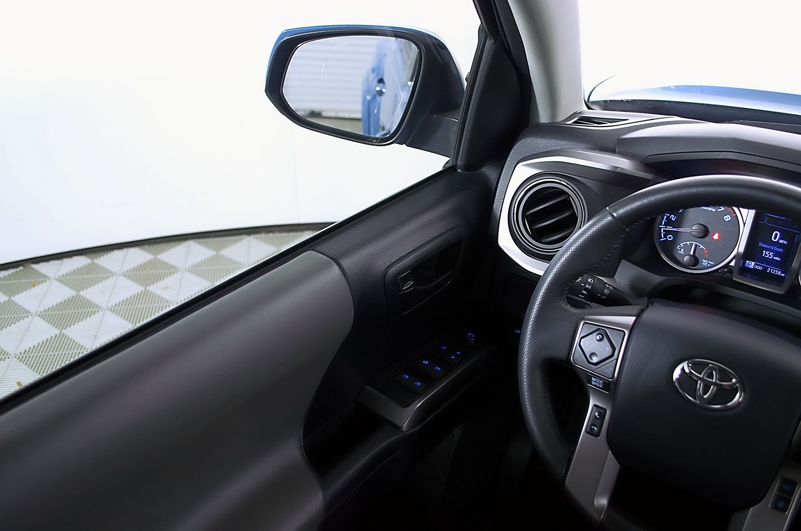 Used 2019 Toyota Tacoma SR5 RWD image 23