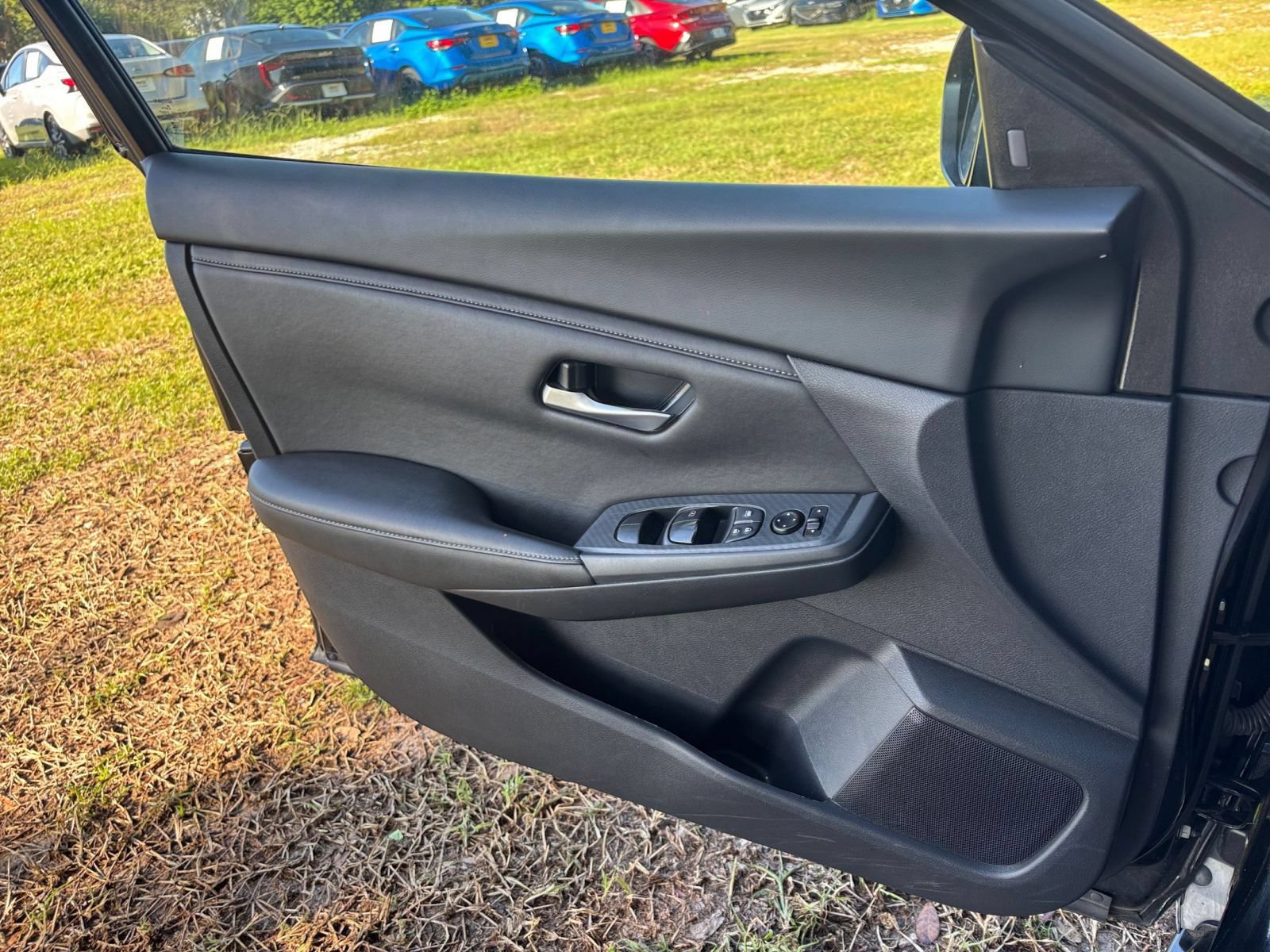 Used 2025 Nissan Sentra SV FWD image 18