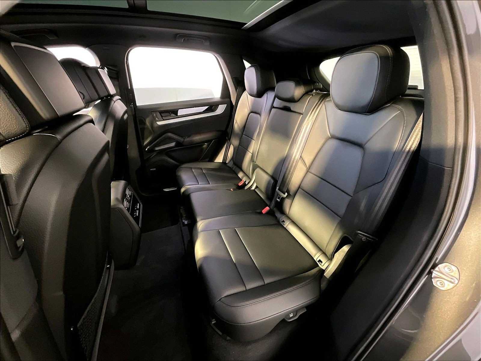 Certified 2024 Porsche Cayenne AWD/4WD image 24