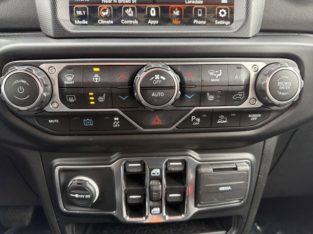 Used 2022 Jeep Wrangler Unlimited Sahara w/ Cold Weather Group AWD/4WD image 27