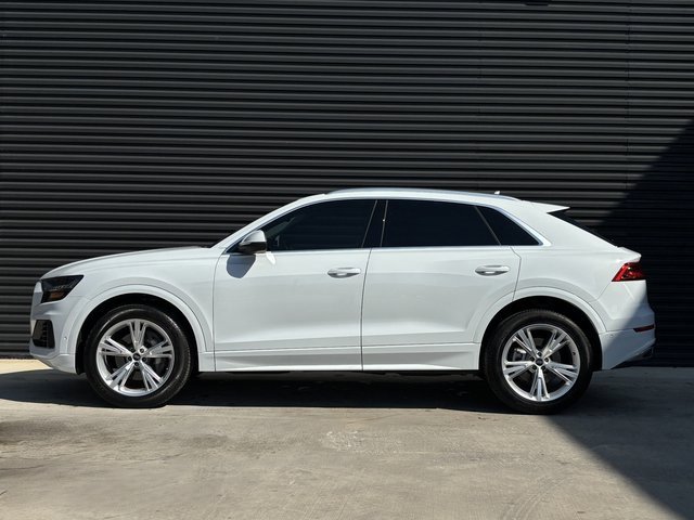 Used 2023 Audi Q8 Premium image 2