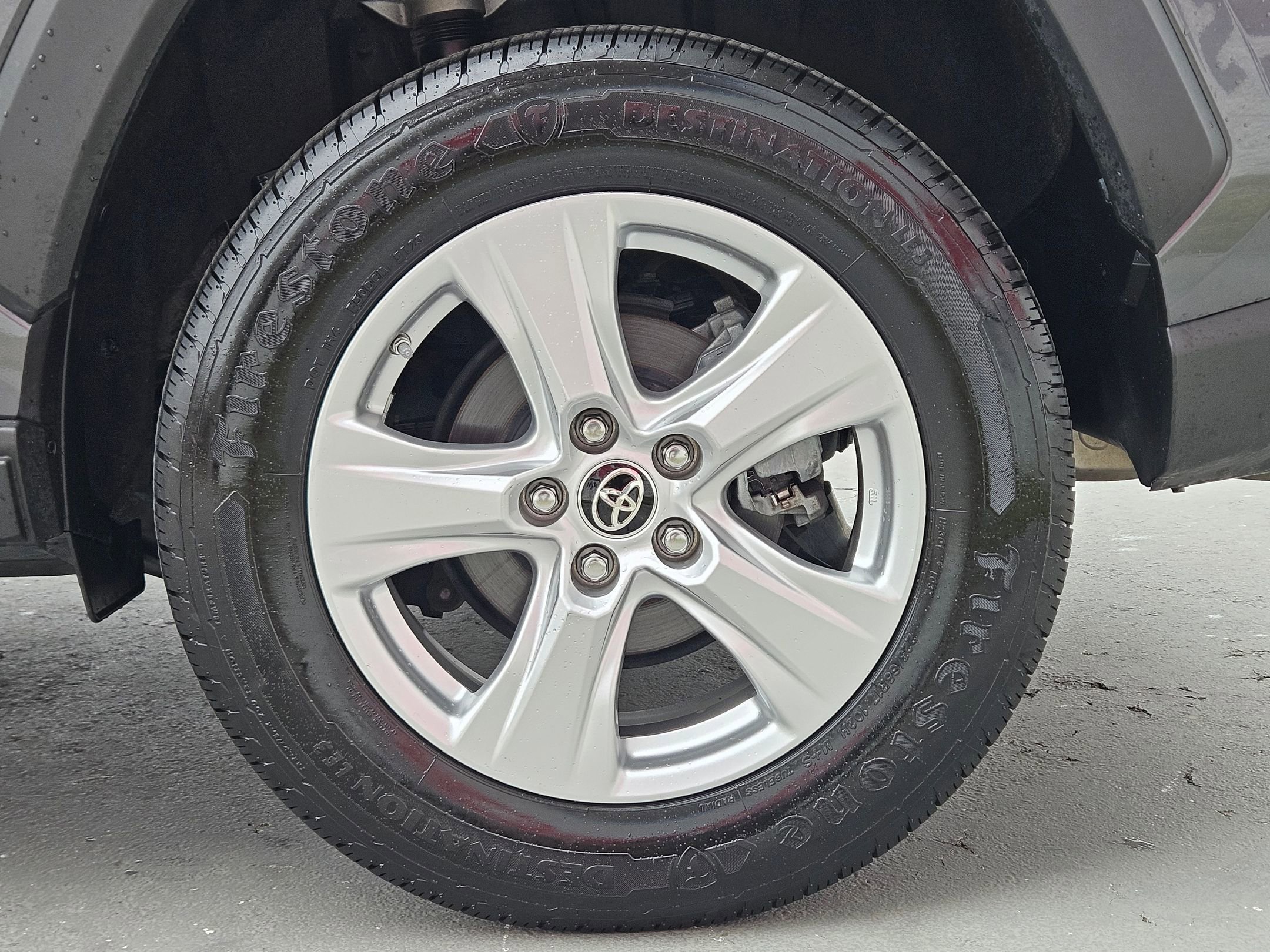 Used 2021 Toyota RAV4 LE image 28