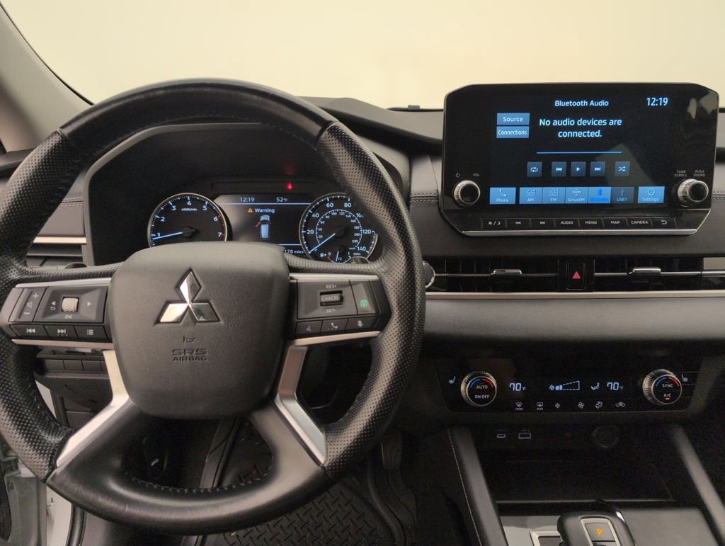 Used 2022 Mitsubishi Outlander SE image 16