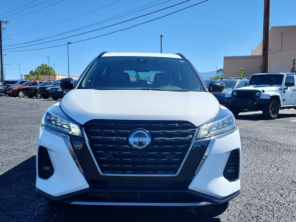 Used 2024 Nissan Kicks SR w/ SR Premium Package FWD image 2