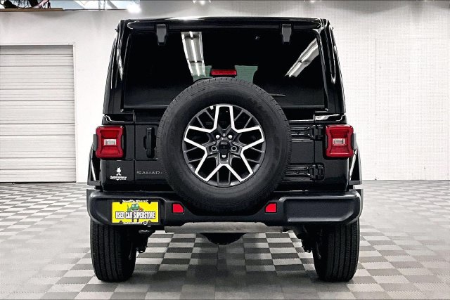 Used 2026 Jeep Wrangler Unlimited Sahara AWD/4WD image 5