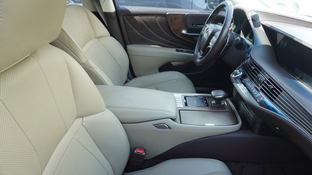 Used 2018 Lexus LS 500 w/ Accessory Package (Z1) image 8