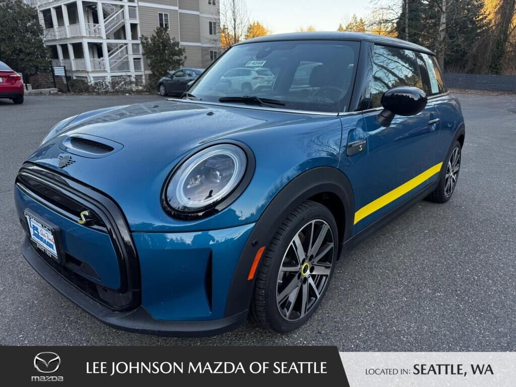 Used 2023 MINI Cooper SE image 1