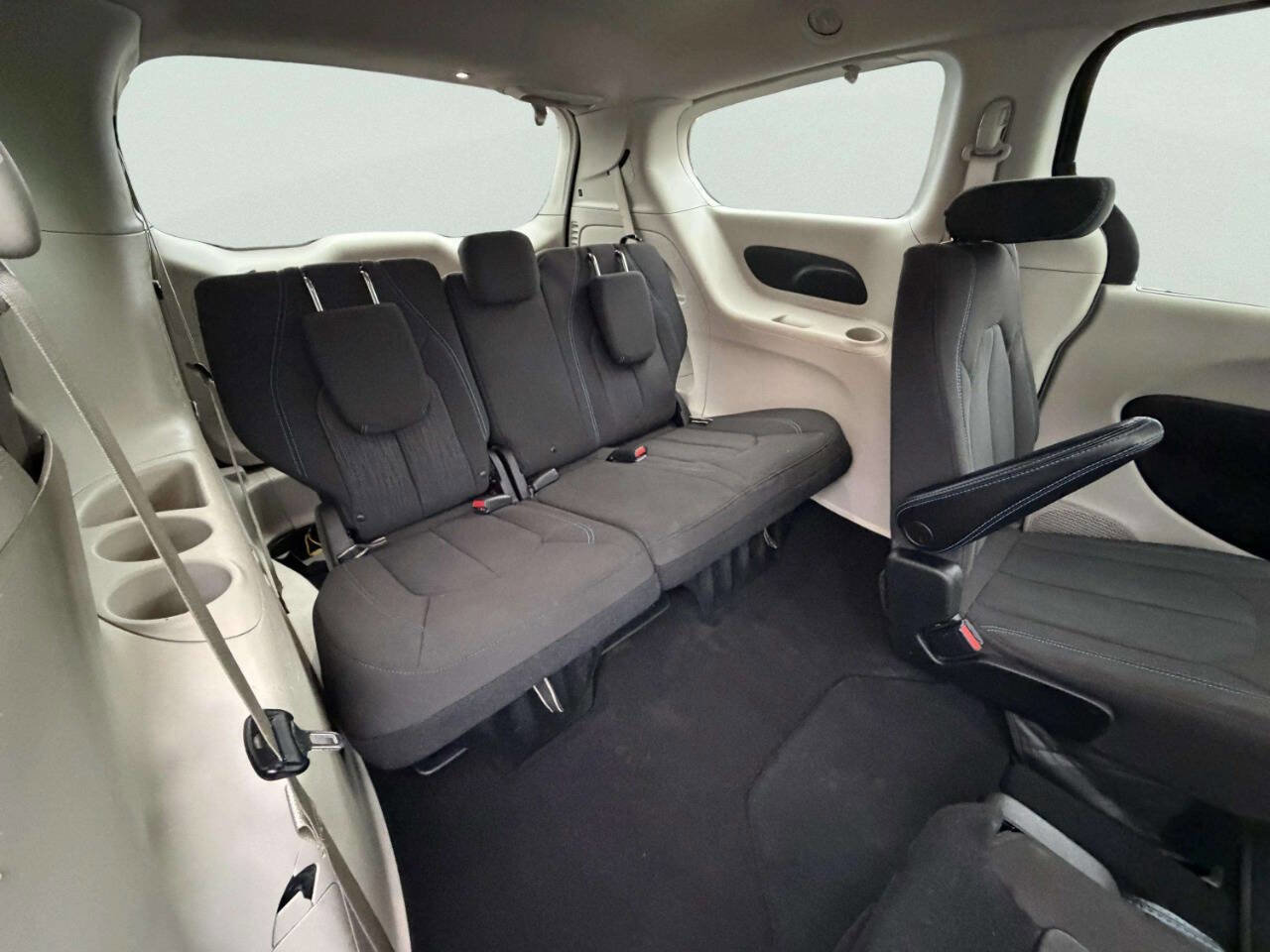 Used 2021 Chrysler Pacifica Touring w/ Cold Weather Group image 25