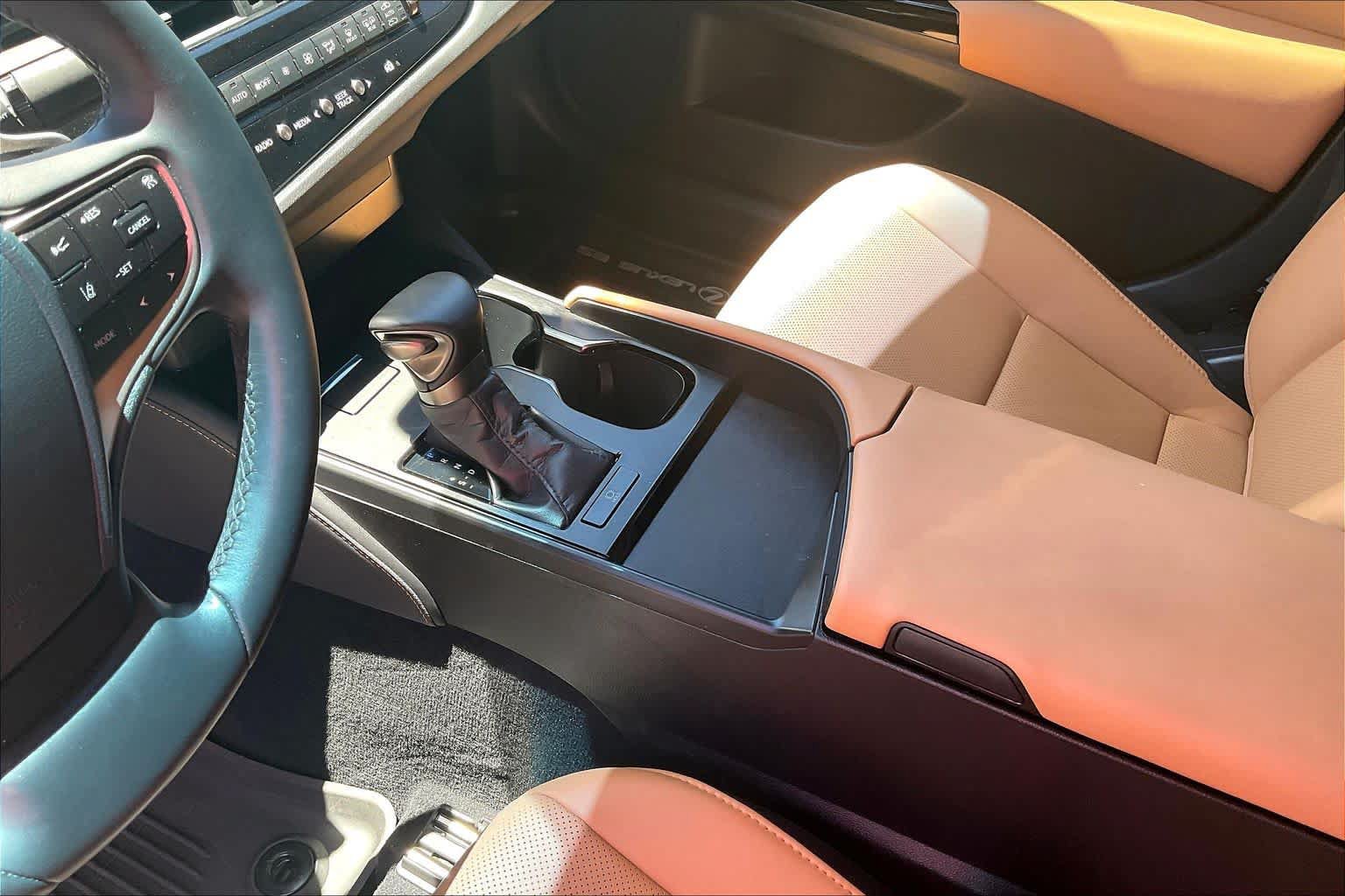Used 2025 Lexus ES 350 w/ Accessory Package (P3) FWD image 15