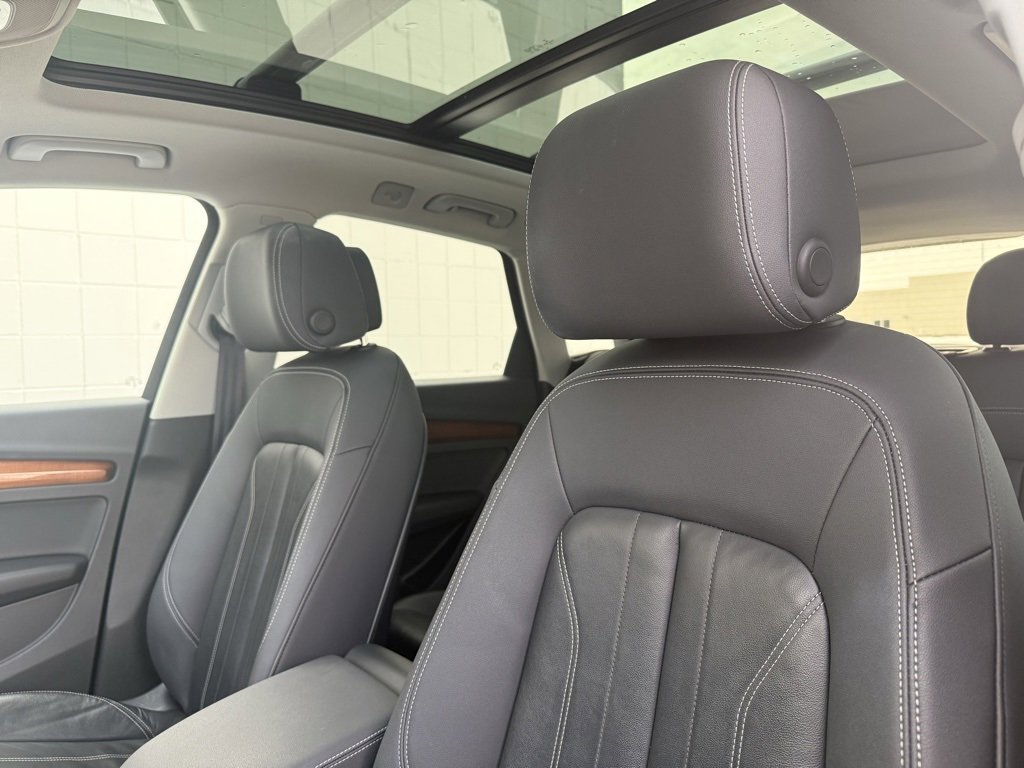 Used 2021 Audi Q5 2.0T Premium w/ Convenience Package image 12