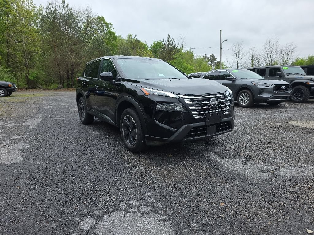 Used 2024 Nissan Rogue SV AWD/4WD image 3