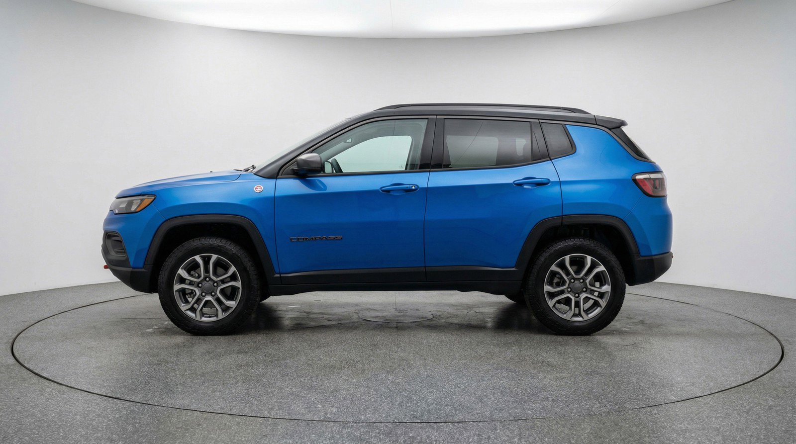 Used 2025 Jeep Compass Trailhawk image 5