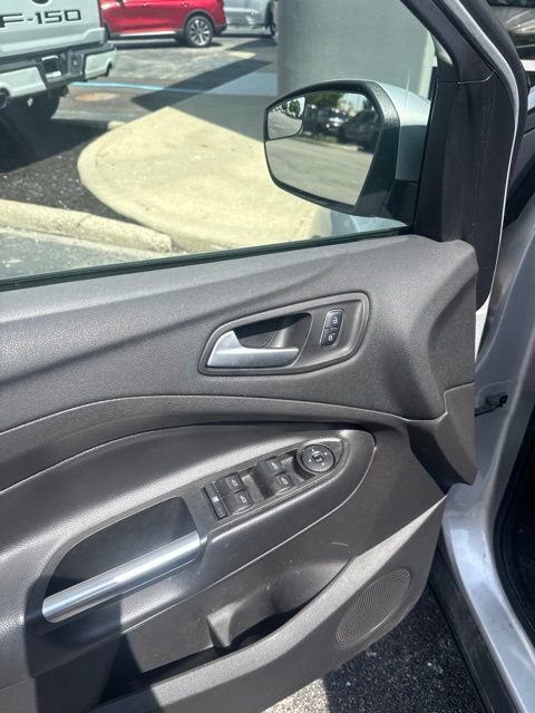 Used 2017 Ford Escape SE FWD image 12