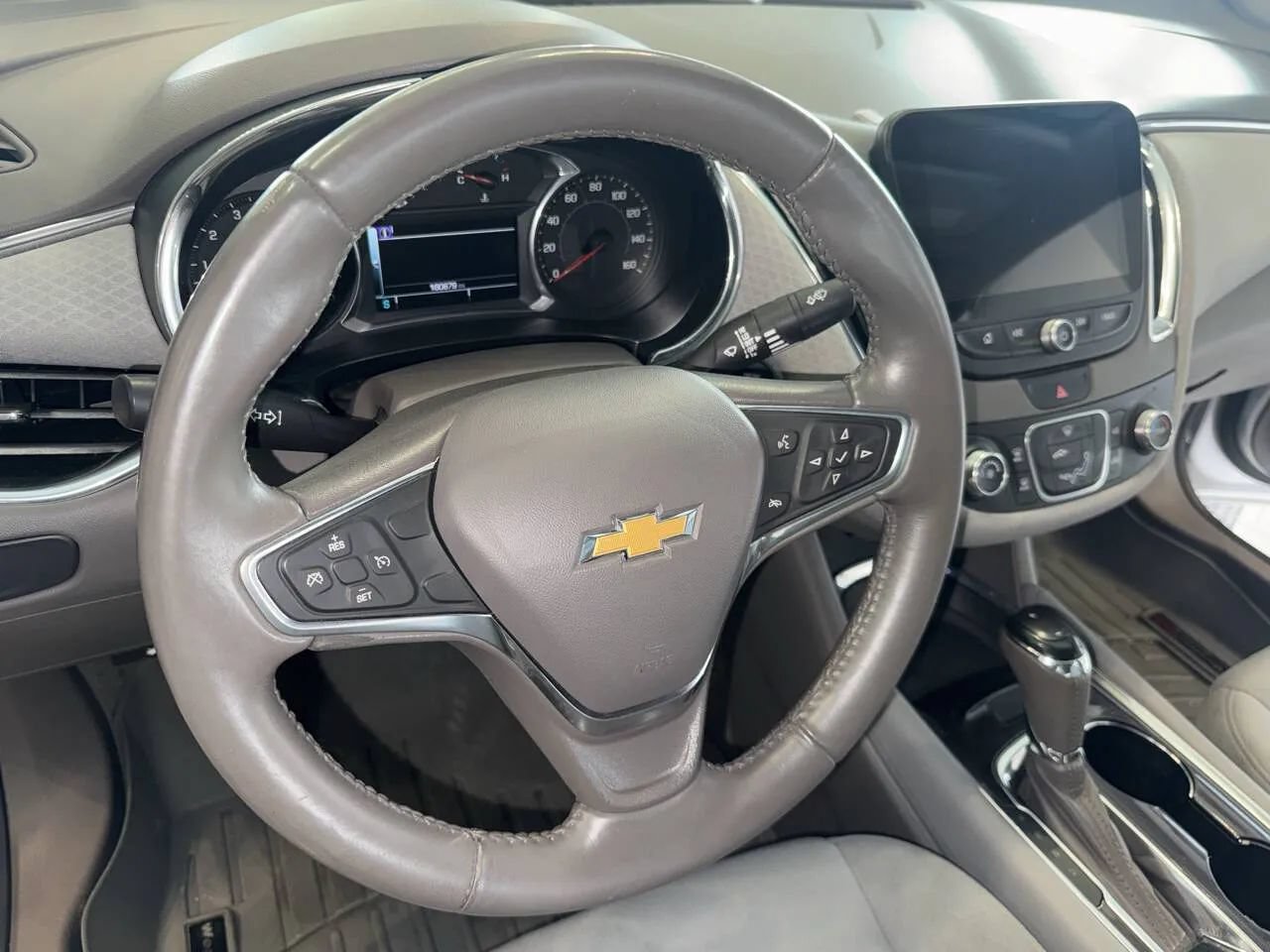 Used 2018 Chevrolet Malibu LT FWD image 26