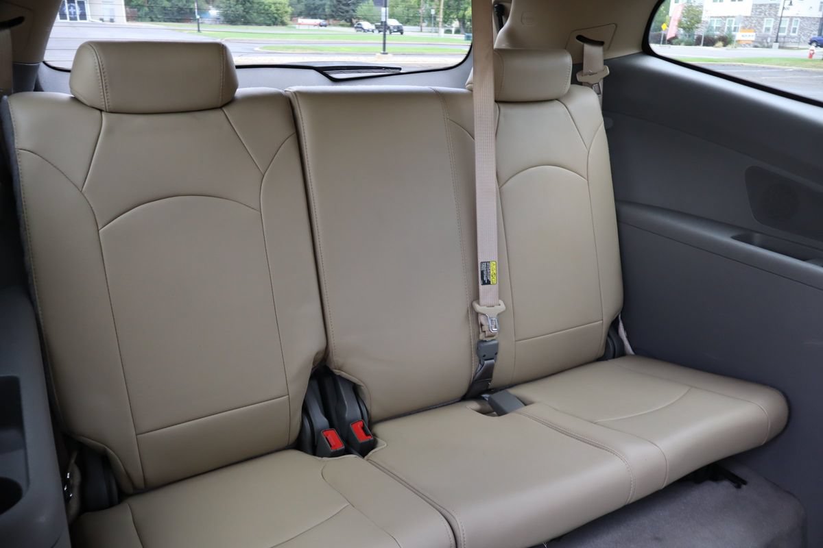 Used 2012 Chevrolet Traverse LT AWD/4WD image 22