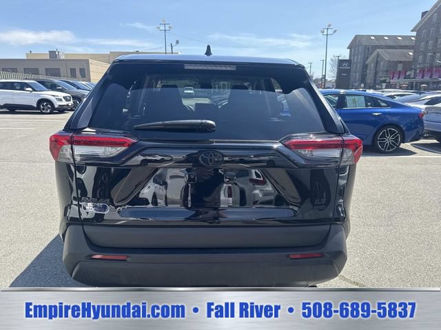 Used 2024 Toyota RAV4 LE AWD/4WD image 4