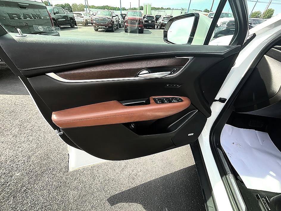 Used 2021 Cadillac XT5 Premium Luxury AWD/4WD image 11