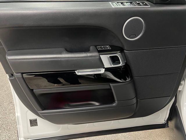 Used 2015 Land Rover Range Rover Supercharged image 24