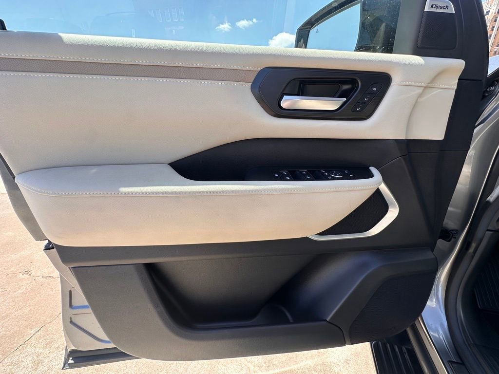Certified 2025 Nissan Armada Platinum RWD image 15