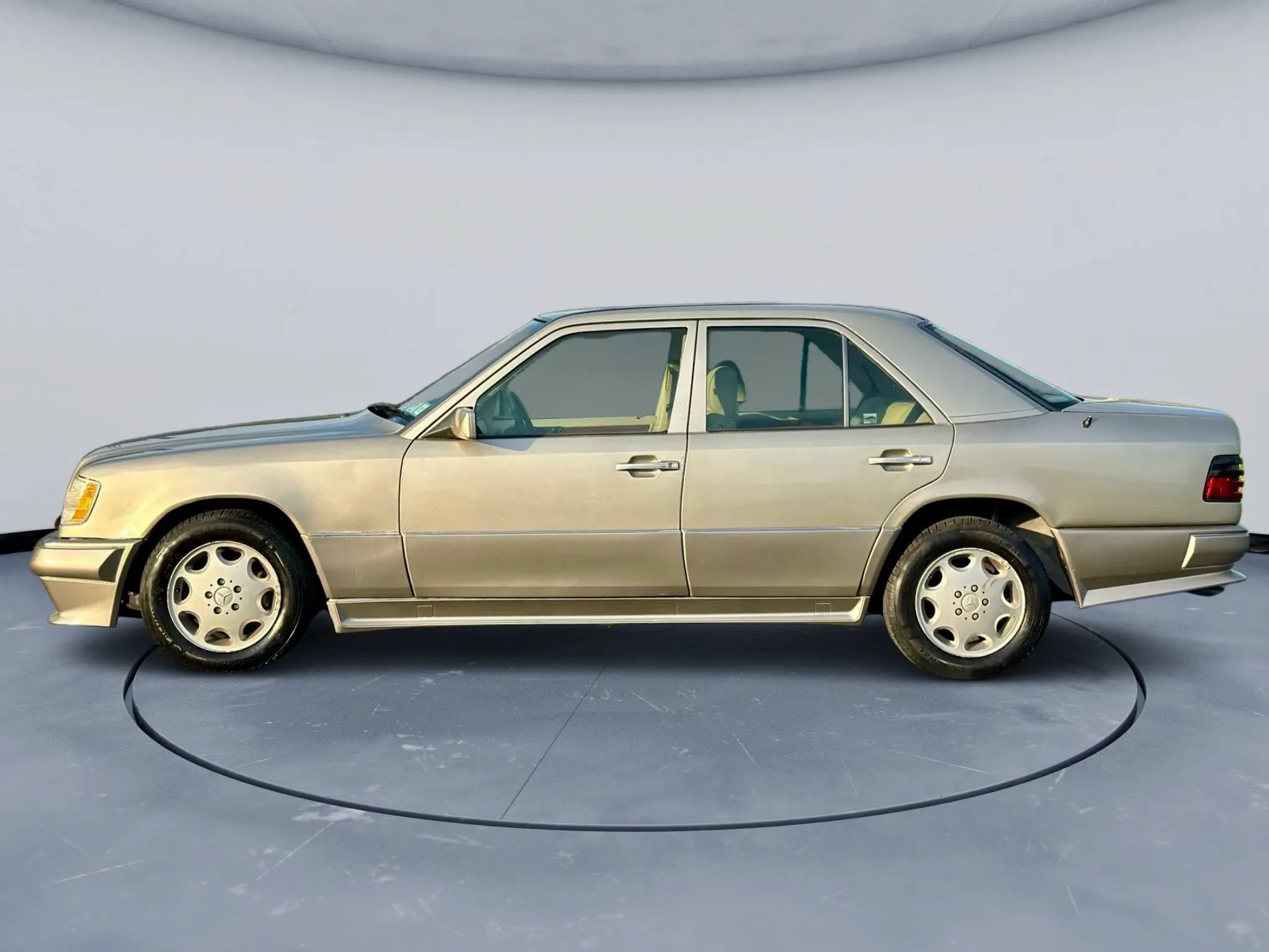 Used 1994 Mercedes-Benz E 320 Sedan image 3