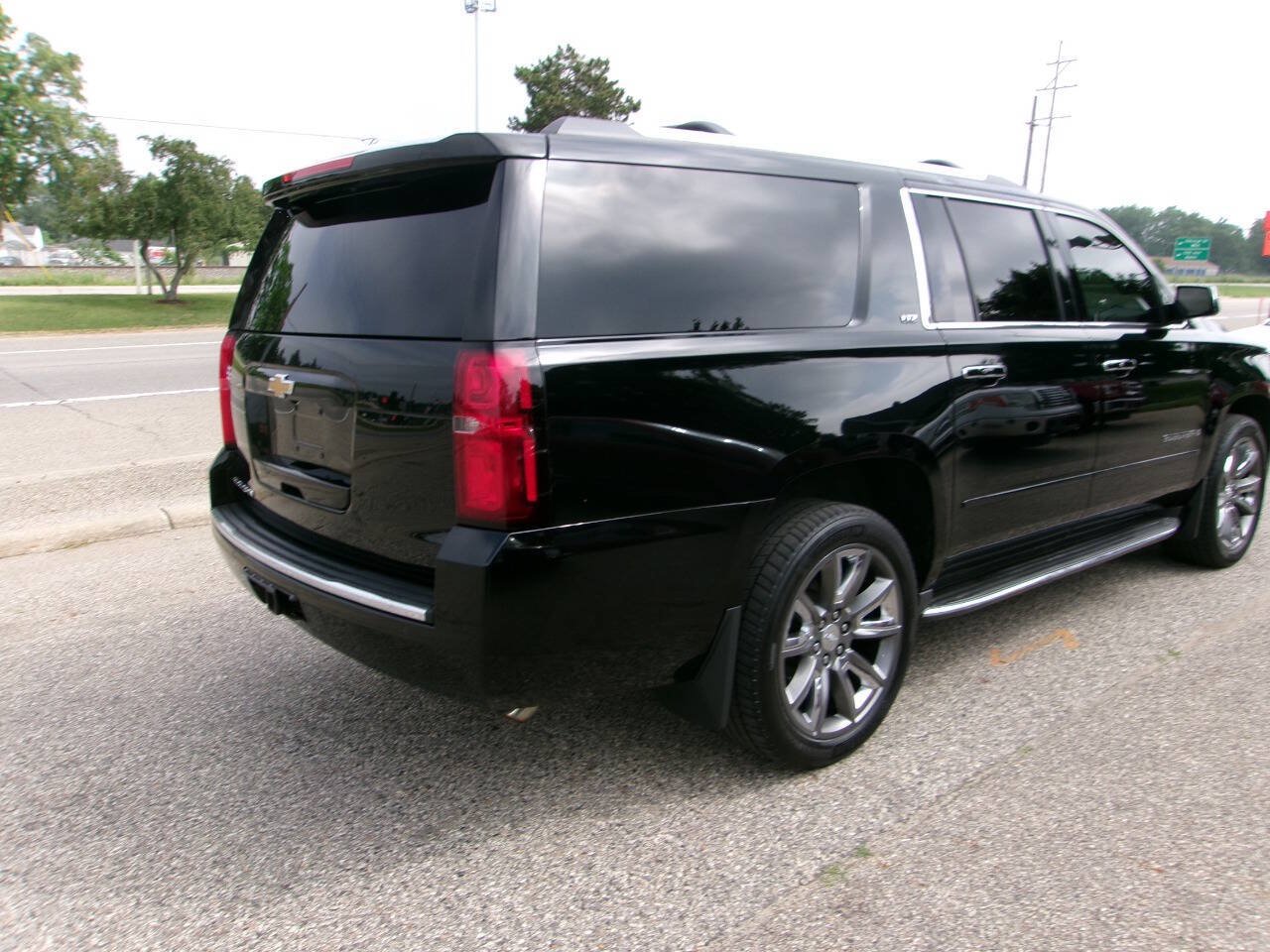Used 2015 Chevrolet Suburban LTZ AWD/4WD image 4