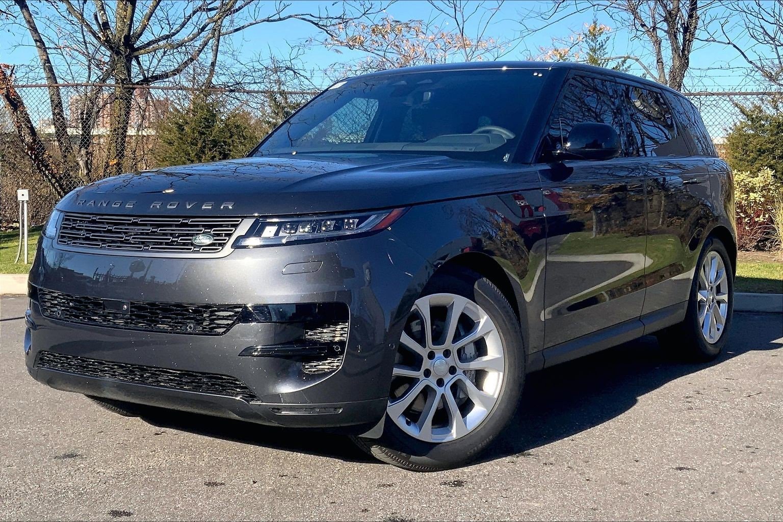 New 2025 Land Rover Range Rover Sport SE