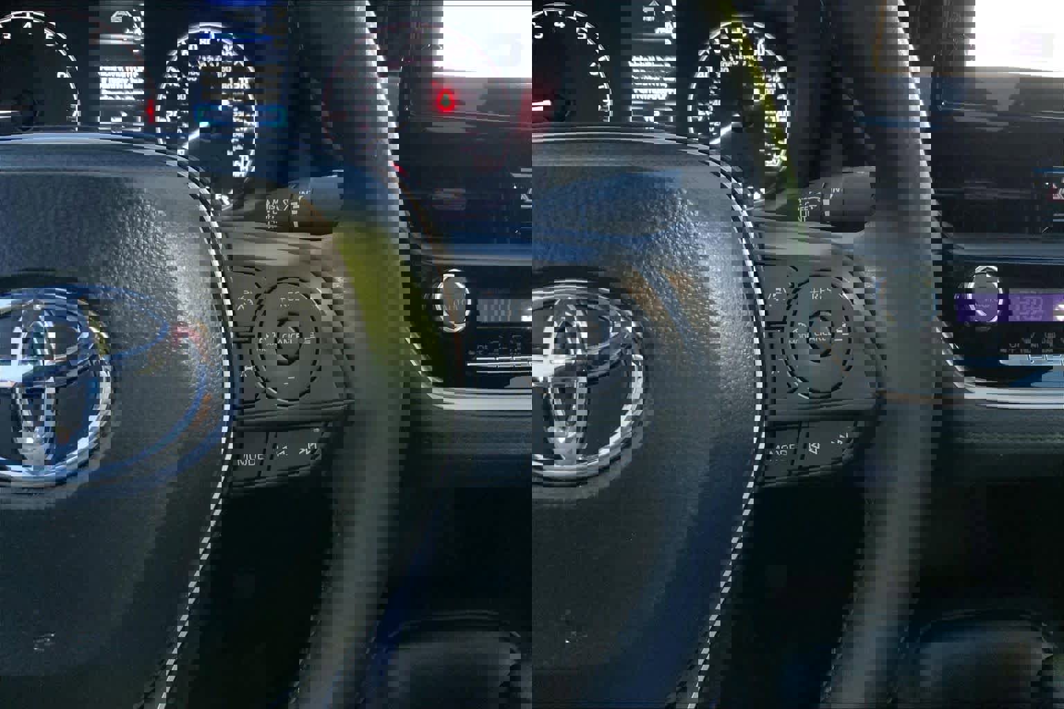 Used 2025 Toyota Corolla SE image 24