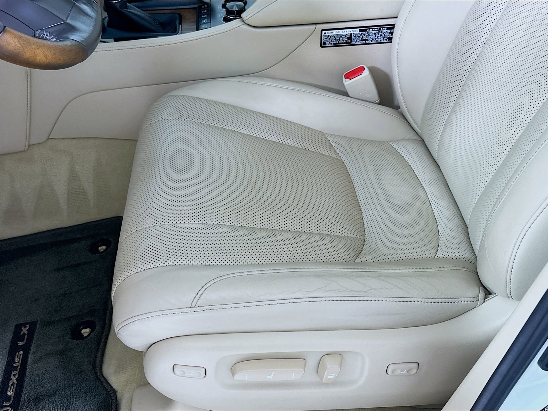 Used 2018 Lexus LX 570 4WD w/ Luxury Package image 21