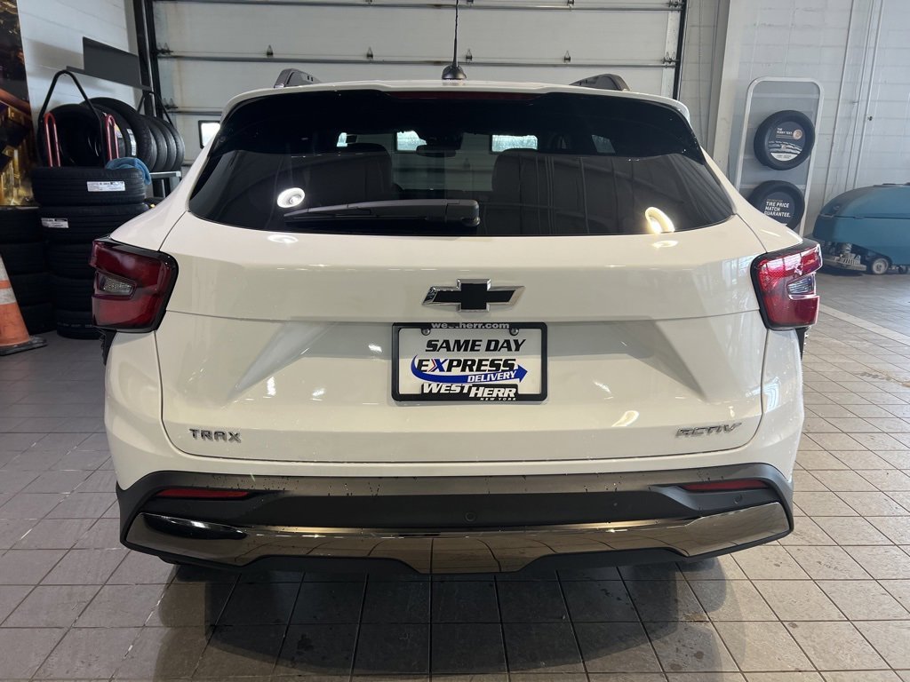 Used 2025 Chevrolet Trax ACTIV w/ Sunroof Package image 7
