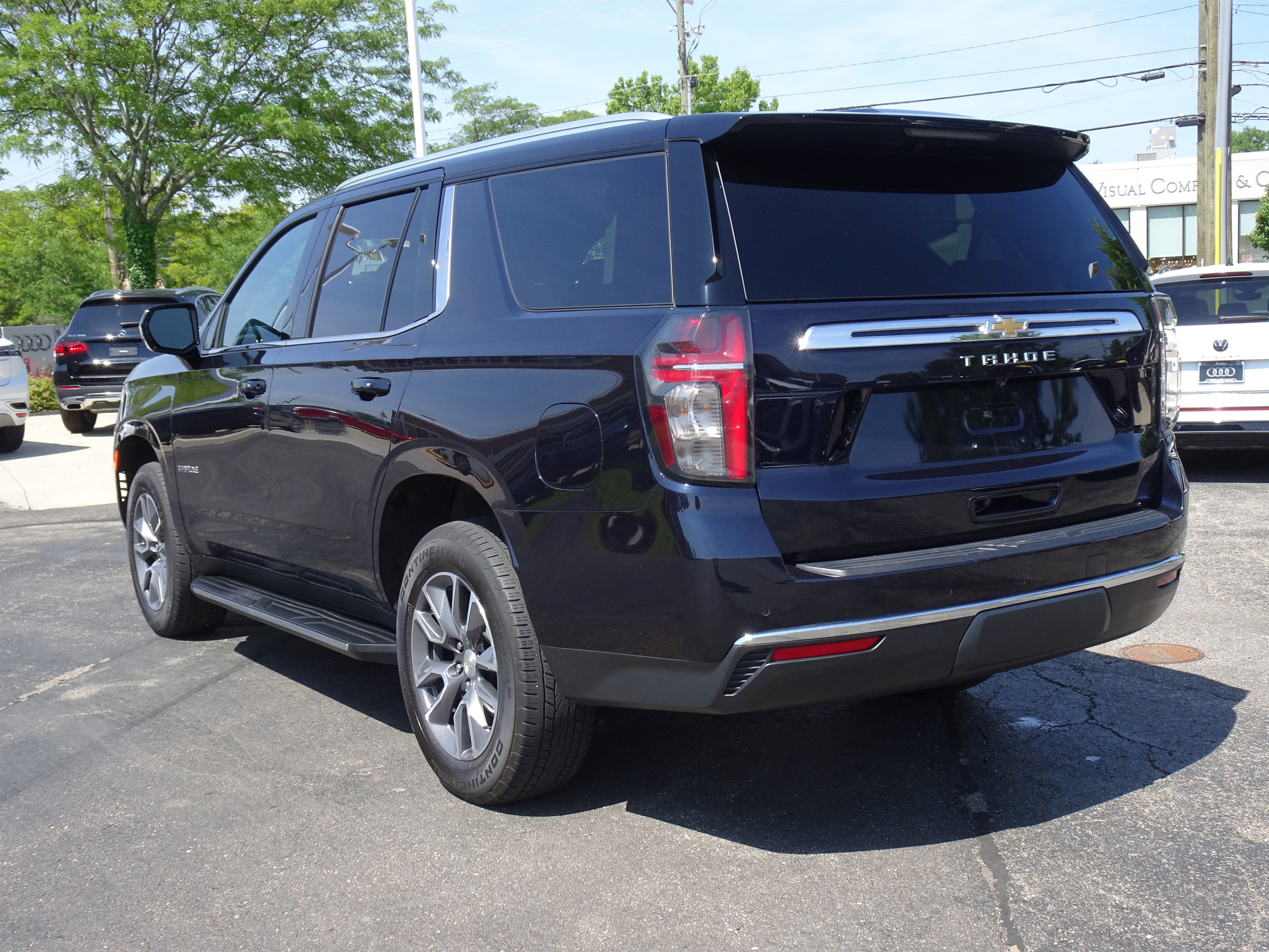 Used 2023 Chevrolet Tahoe LS AWD/4WD image 3