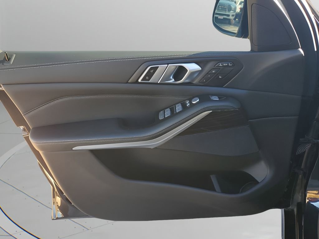 Used 2023 BMW X7 xDrive40i w/ M Sport Package image 26