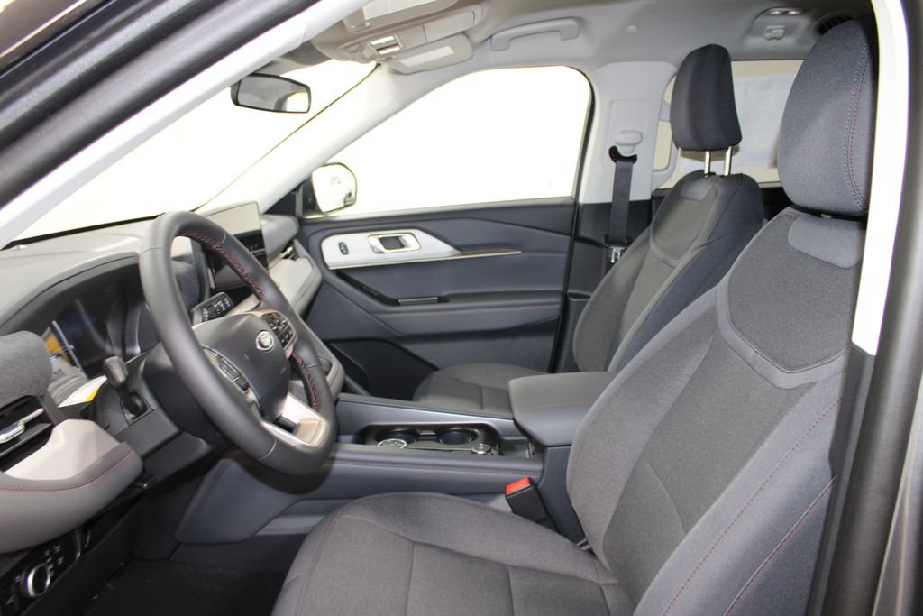New 2026 Ford Explorer Active RWD image 21