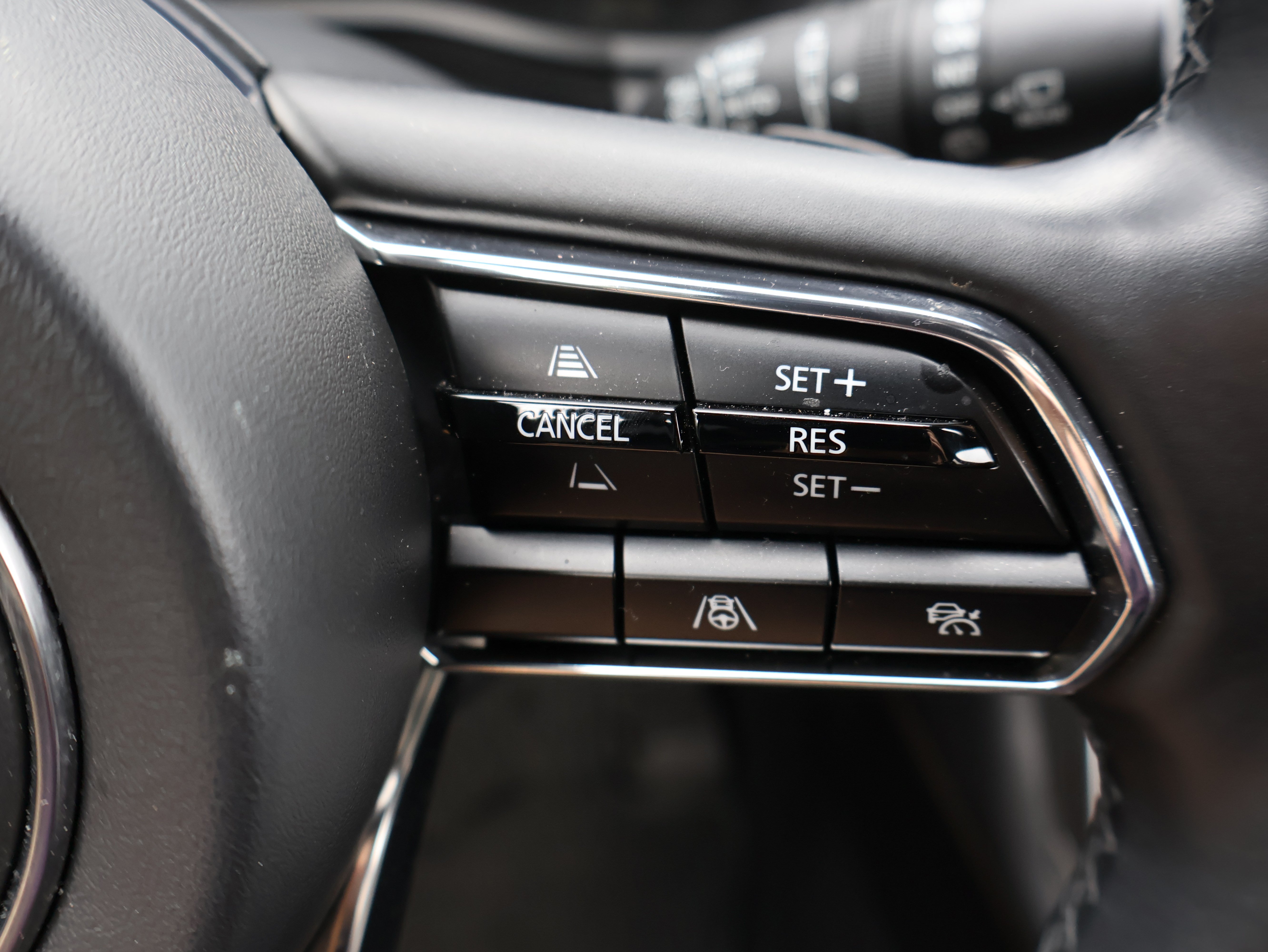 Used 2025 MAZDA CX-70 Plug-In Hybrid w/ Premium Plus AWD/4WD image 31