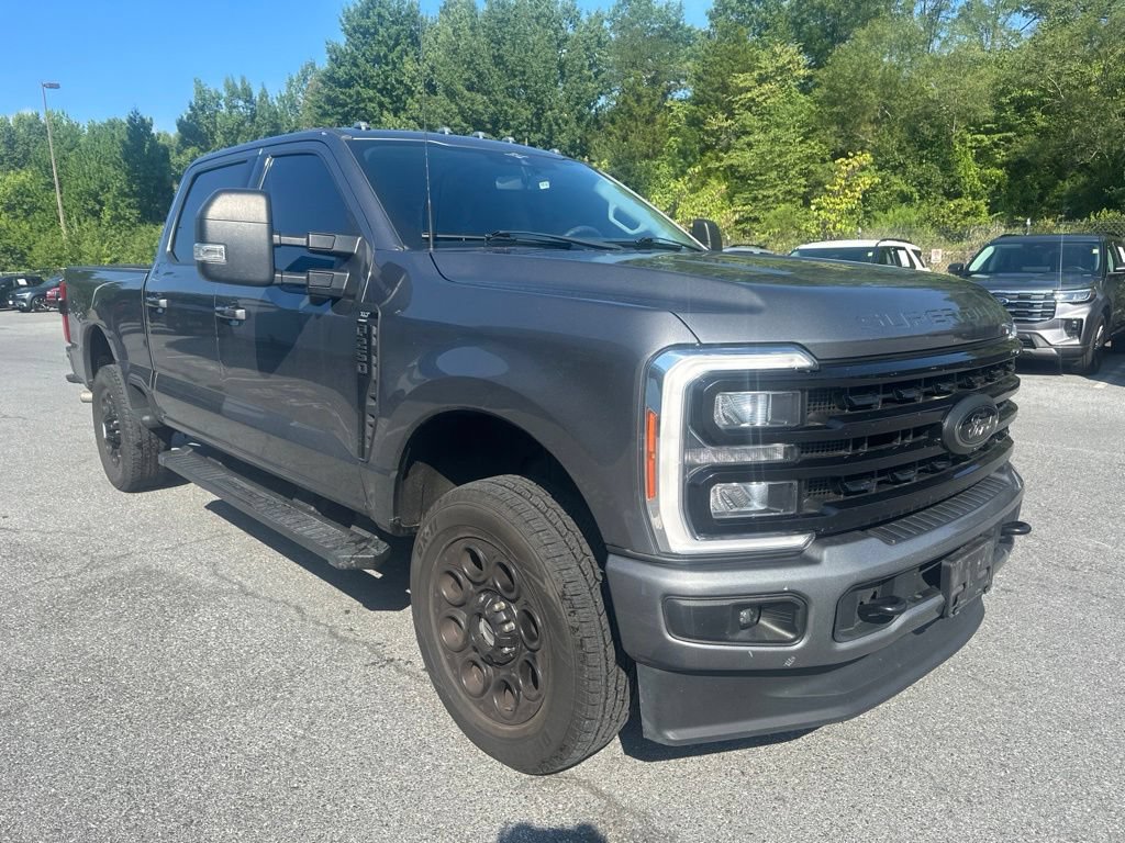 Used 2023 Ford F250 XLT w/ Black Appearance Package AWD/4WD image 3