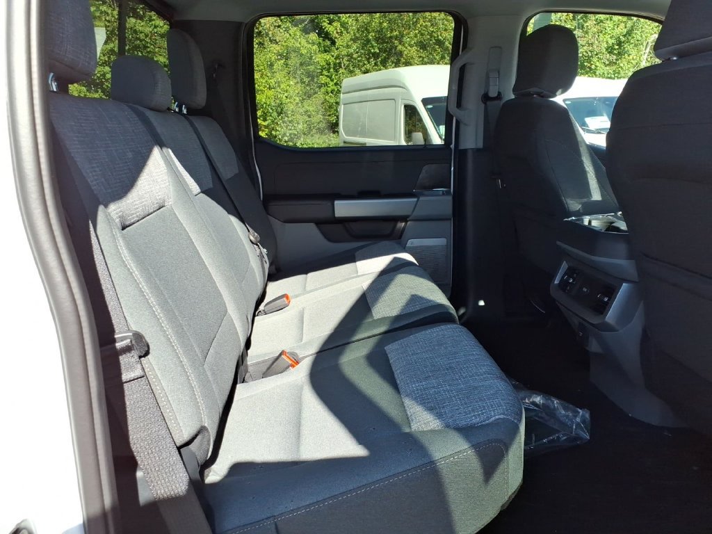 New 2026 Ford F250 XLT w/ XLT Premium Package AWD/4WD image 16