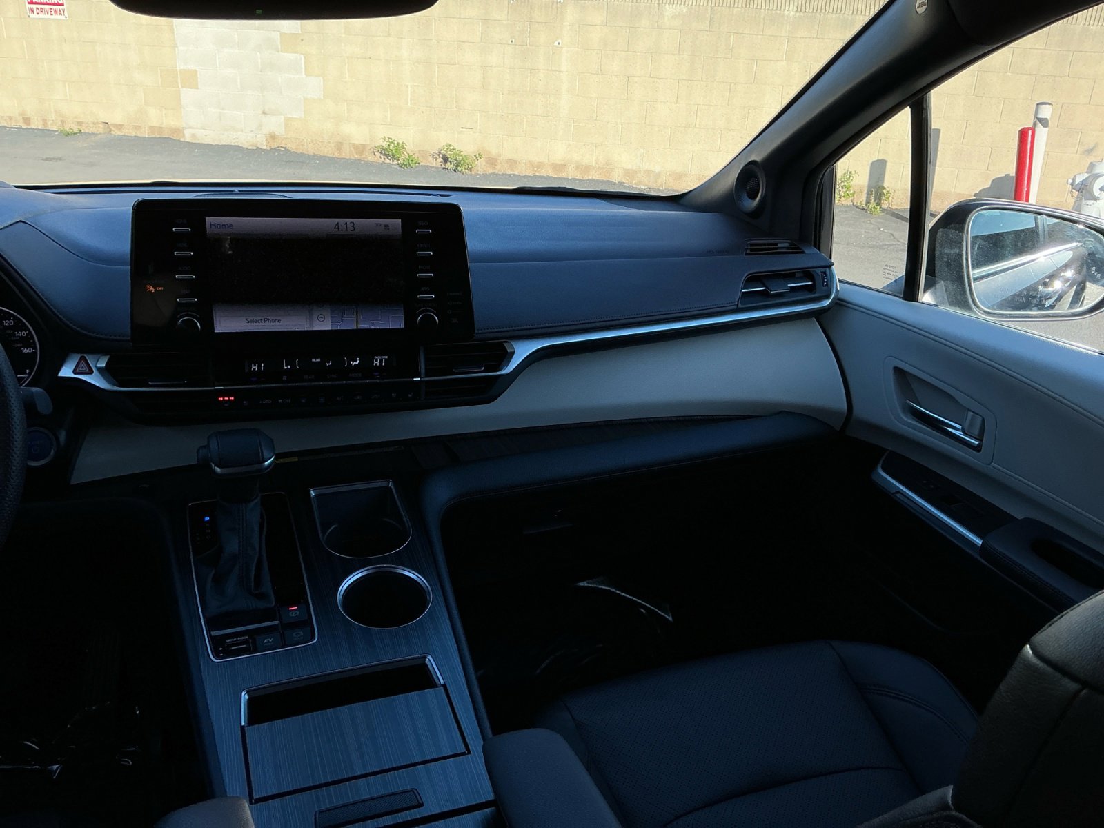 Used 2023 Toyota Sienna Platinum image 17