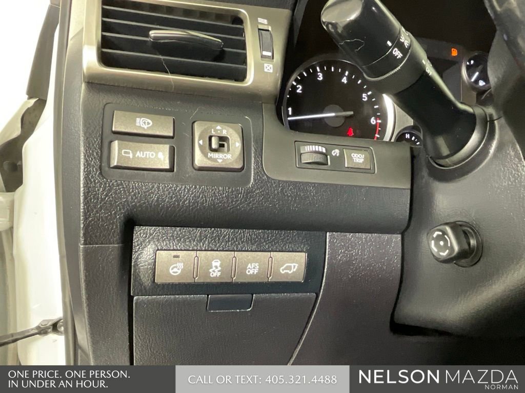 Used 2013 Lexus LX 570 4WD w/ Luxury Pkg image 36