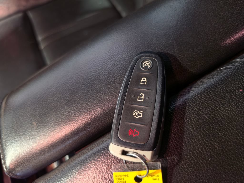 Used 2014 Lincoln MKS AWD w/ Equipment Group 201A image 10