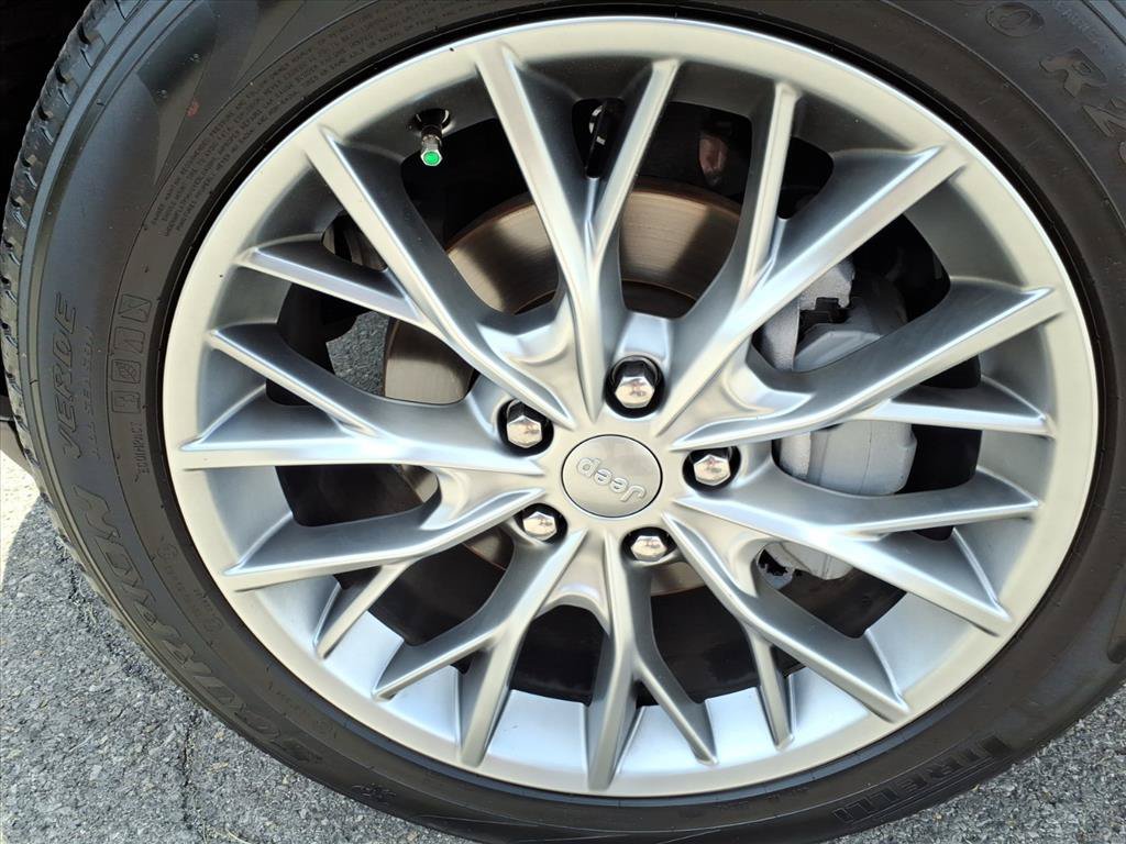 Used 2025 Jeep Grand Cherokee Summit AWD/4WD image 11