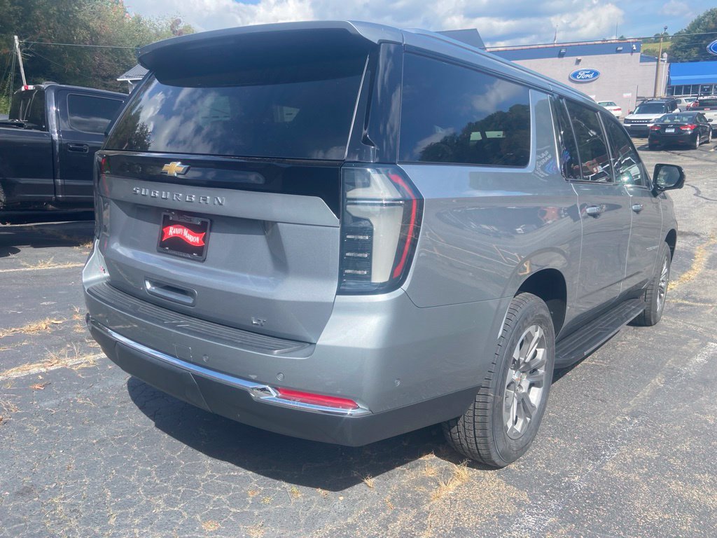 Used 2025 Chevrolet Suburban LT w/ Comfort Package AWD/4WD image 5