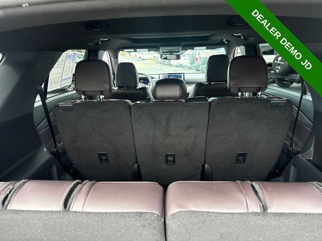 Used 2025 Ford Explorer Platinum AWD/4WD image 13