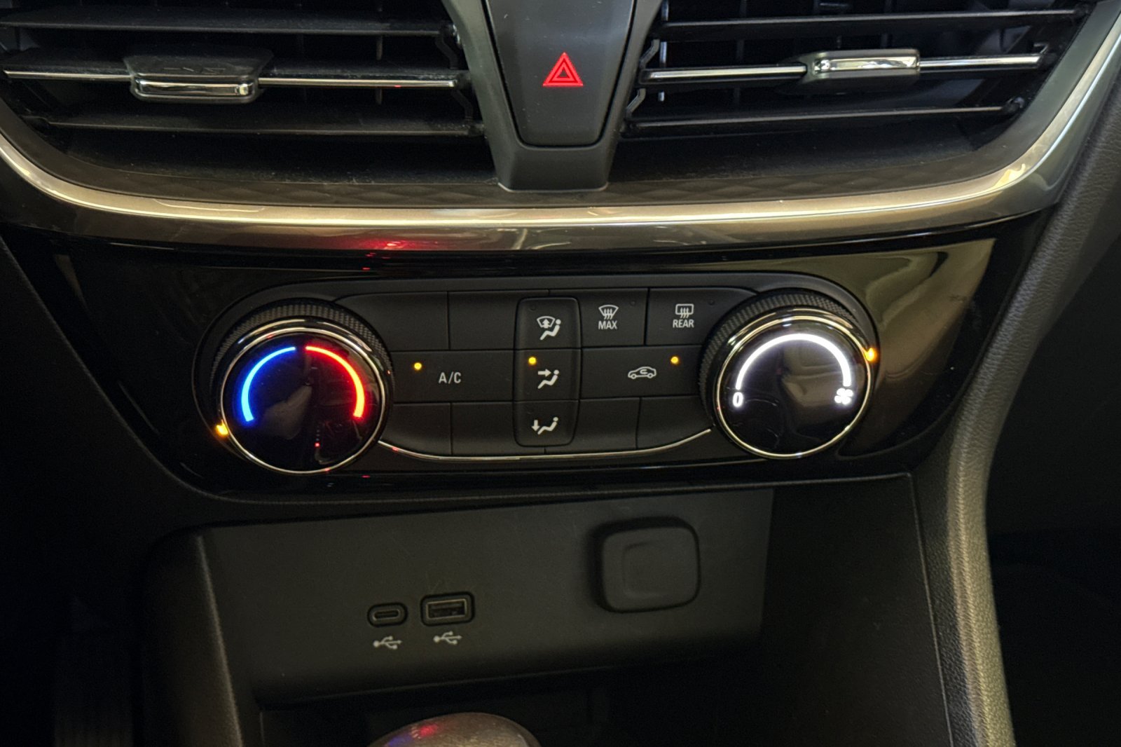 Used 2024 Buick Encore GX Sport Touring FWD image 25