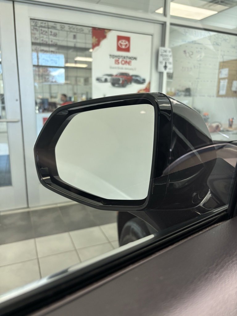 Certified 2022 Cadillac XT4 Luxury image 8