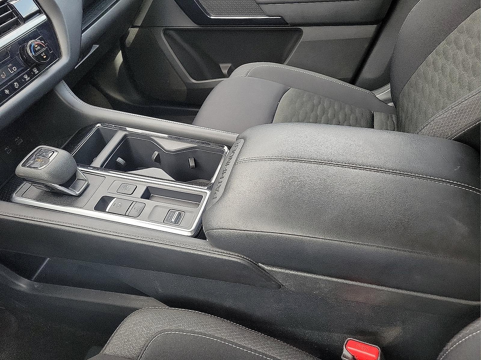 Used 2025 Nissan Pathfinder SV FWD image 20
