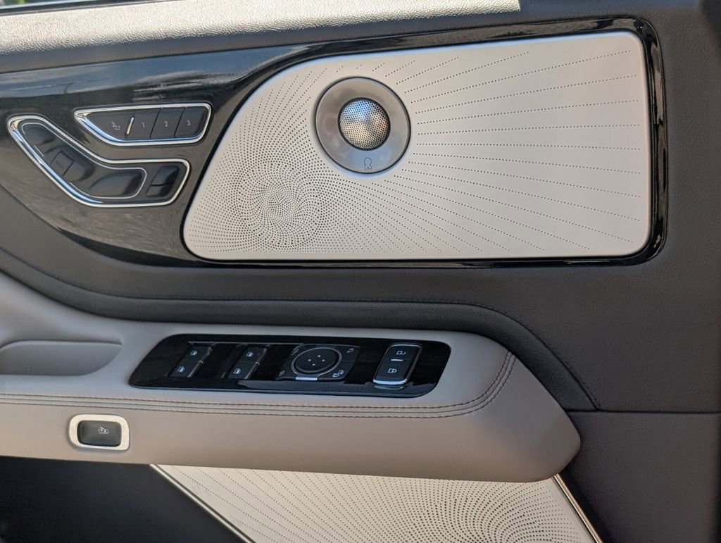 Used 2024 Lincoln Aviator Reserve w/ Equipment Group 201A image 26