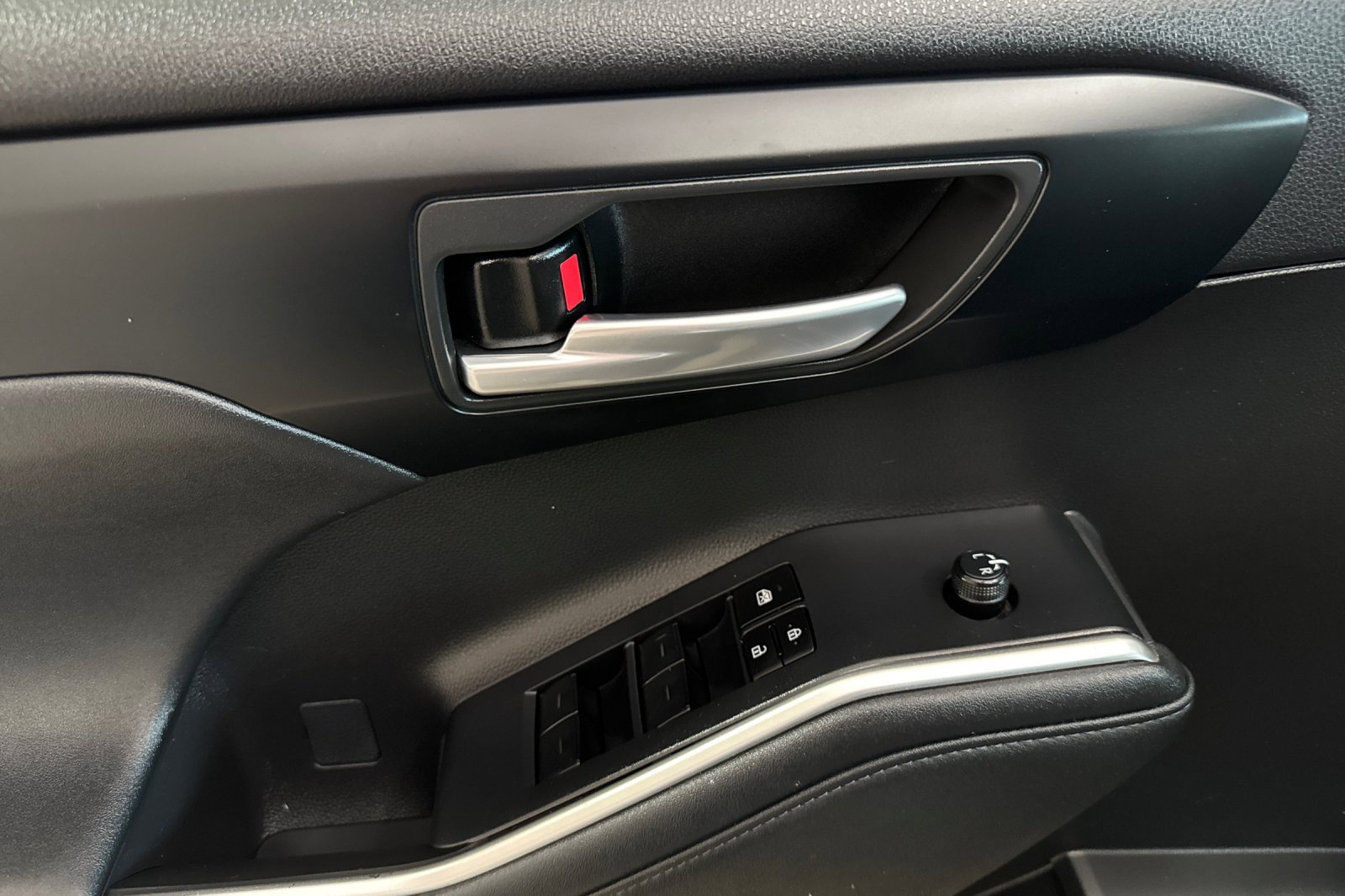 Used 2023 Toyota Highlander XLE image 11